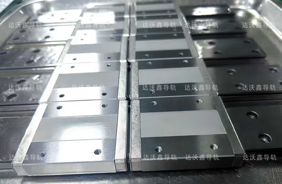 自动化设备微型导轨.jpg